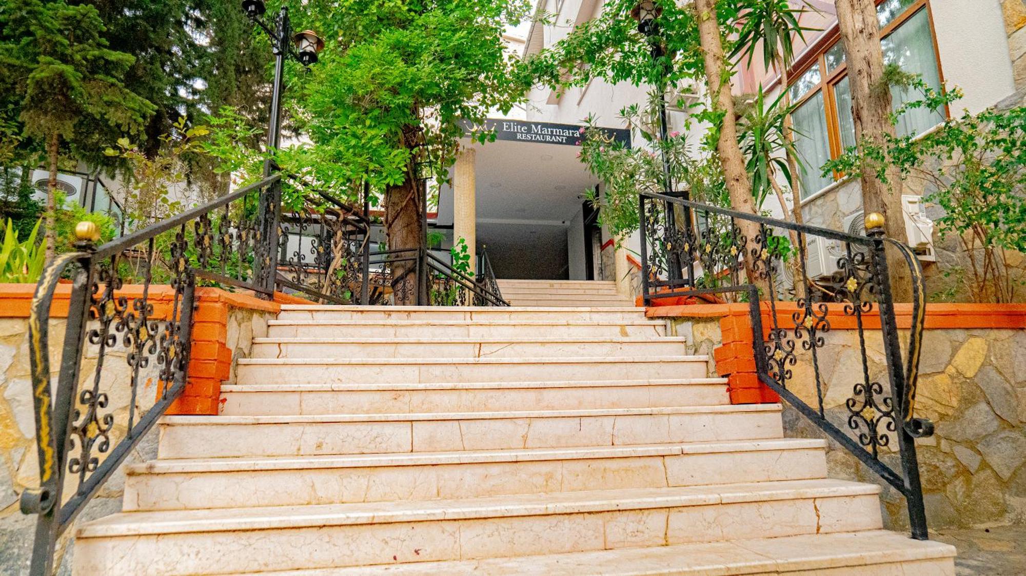 Elite Marmara Pansiyon Camlica Istanboel Buitenkant foto