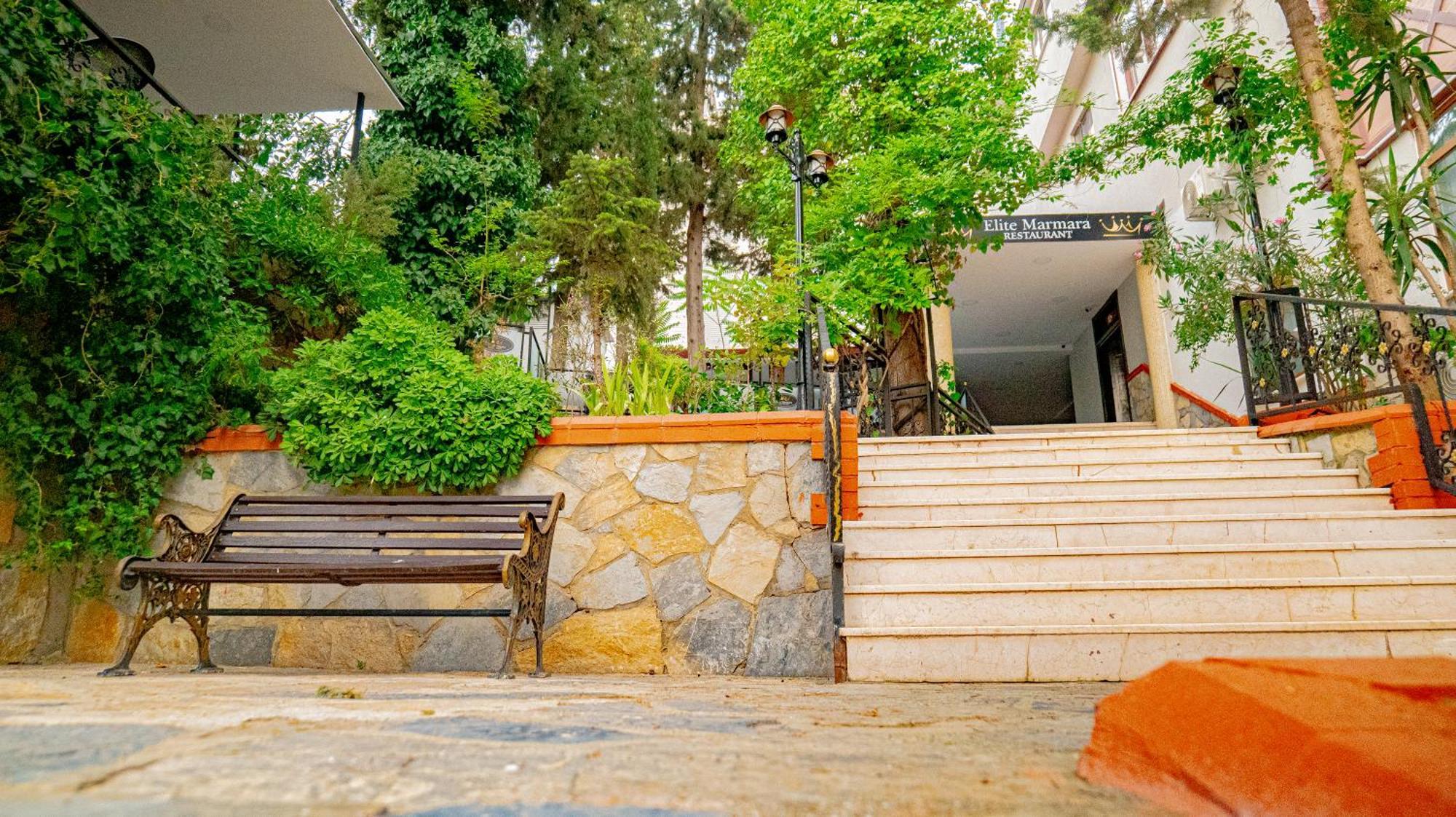 Elite Marmara Pansiyon Camlica Istanboel Buitenkant foto